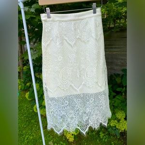 PEACEBIRD Cream Lace Topped Mini Skirt